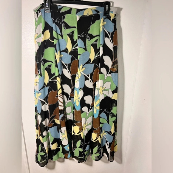 Silkland, 12, pleated, flowing,large floral lined maxi side zip closure - Picture 1 of 7